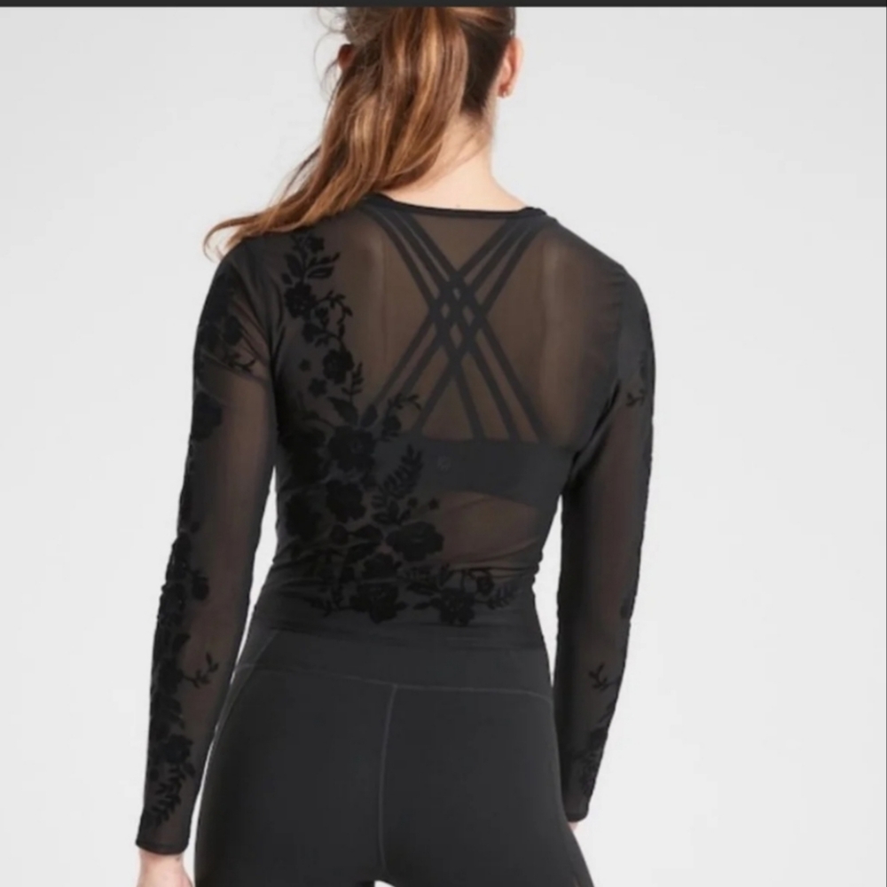 Limited Edition Athleta Velvet Rose Top XS